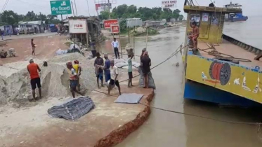 ভাঙনের কবলে দৌলতদিয়ার ৫নং ফেরিঘাট, যানজটের সৃষ্টি