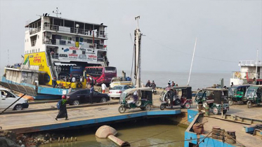 সাড়ে ৬ ঘণ্টা পর দৌলতদিয়া-পাটুরিয়া নৌরুট স্বাভাবিক