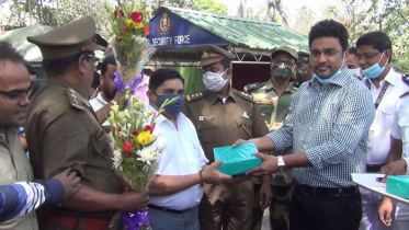 ভারতীয় কাস্টমস ও বিএসএফকে হিলি কাস্টমসের উপহার