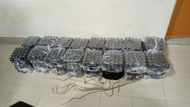 চাল বোঝাই ট্রাক থেকে ৮`শ বোতল ফেনসিডিল উদ্ধার