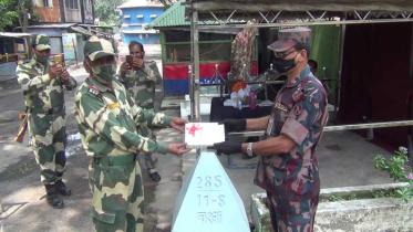ঈদ উপলক্ষ্যে বিজিবি-বিএসএফের মধ্যে মিষ্টি বিতরণ 