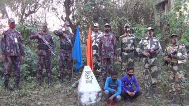 ধরে নিয়ে যাওয়া ২ ছাত্রকে ফেরত দিয়েছে বিএসএফ