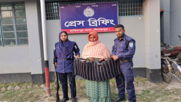 হিলিতে ফেনসিডিলসহ নারী মাদক ব্যবসায়ীকে আটক