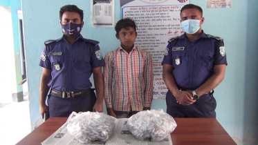হিলিতে মাদকসহ কিশোর আটক