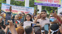 আন্দোলনরত শিক্ষকদের খোঁজ নিতে শহীদ মিনারে হাসনাত-জারা