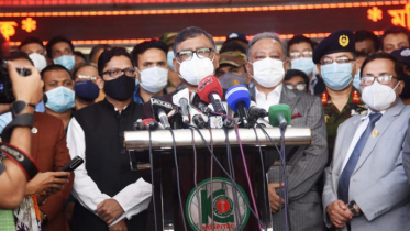 ‘যারা সমালোচনা করেছেন এখন তারাই আগেভাগে ভ্যাকসিন নিচ্ছেন’