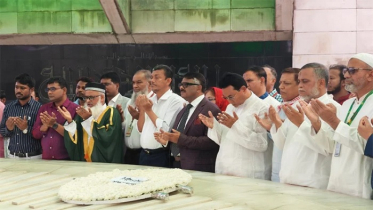 জিয়াউর রহমান ও খালেদা জিয়ার সমাধিতে হুইপদের শ্রদ্ধা জিয়াউর রহমান ও খালেদা জিয়ার সমাধিতে হুইপদের শ্রদ্ধা