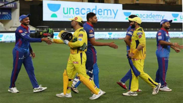 শেষ ওভারের নাটকীয় জয়ে শীর্ষে দিল্লি