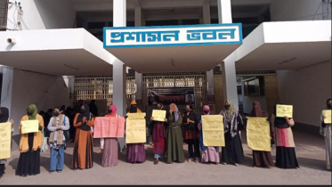 মুখে কালো মাস্ক পড়ে ইবি শিক্ষার্থীদের আন্দোলন 