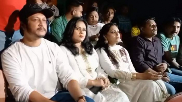 দর্শক‌দের সঙ্গে ‘বীর‌ত্ব’ ছ‌বি দেখলেন ইমন-নিপুন