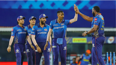 কেকেআর ম্যাচের আবহে হায়দরাবাদ বধ মুম্বাইর