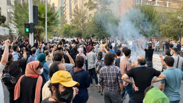 শিক্ষার্থীদের বিক্ষোভে উত্তাল ইরান শিক্ষার্থীদের বিক্ষোভে উত্তাল ইরান