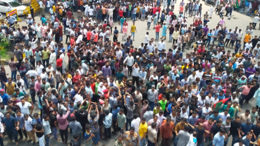 মৎস্য ভবন মোড়ে ইশরাক সমর্থকদের অবস্থান