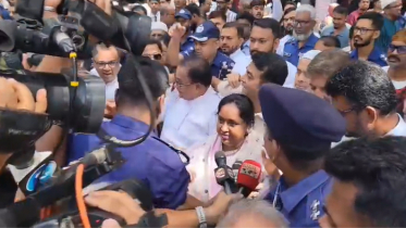 হত্যা মামলায় জামিন পেয়ে ‘জয় বাংলা’ স্লোগান দিলেন আইভী হত্যা মামলায় জামিন পেয়ে ‘জয় বাংলা’ স্লোগান দিলেন আইভী