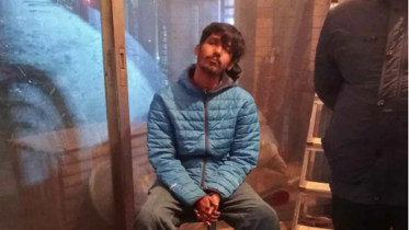 জাবিতে ছাত্রলীগ কর্মীকে আটক করে পুলিশে দিলো ছাত্রদল