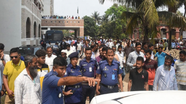 আদালত চত্তরে তুলকালাম, ব্যারিস্টারকে নিয়ে গেল পুলিশ