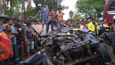 জয়পুরহাটে বাস-পিকআপ সংঘর্ষে নিহত ১