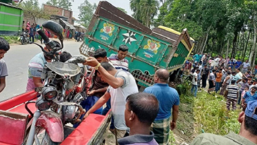 জয়পুরহাটের সড়কে ত্রিমুখী সংঘর্ষে নিহত ১, আহত ৩