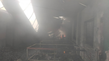 কদমতলীতে কারখানায় আগুন, ৪ মরদেহ উদ্ধার কদমতলীতে কারখানায় আগুন, ৪ মরদেহ উদ্ধার