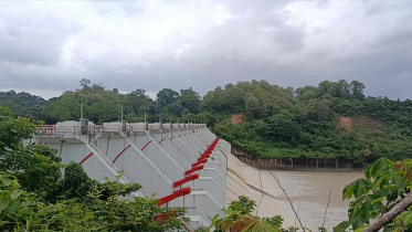 কাপ্তাই হ্রদের পানি বিপৎসীমার কাছাকাছি, রাতে খুলছে ১৬ জলকপাট কাপ্তাই হ্রদের পানি বিপৎসীমার কাছাকাছি, রাতে খুলছে ১৬ জলকপাট