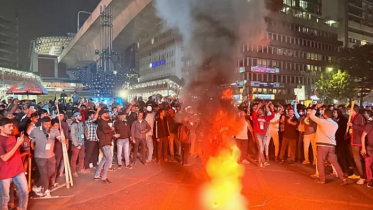 রাজধানীর কারওয়ান বাজারে মোবাইল ব্যবসায়ীদের সড়ক অবরোধ রাজধানীর কারওয়ান বাজারে মোবাইল ব্যবসায়ীদের সড়ক অবরোধ