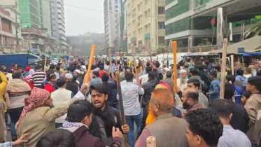 কারওয়ান বাজারে চাঁদাবাজির বিরুদ্ধে ব্যবসায়ীদের মানববন্ধনে হামলা