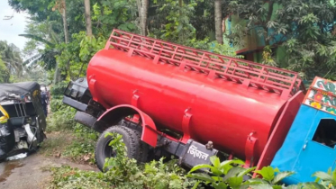 খুলনায় যাত্রীবাহী মাহিন্দ্রা-লরি সংঘর্ষ, নিহত ৩