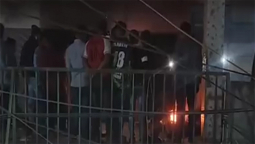 খুলনায় আ’লীগ কার্যালয়ে বিকালে মাল্যদান, রাতে আগুন