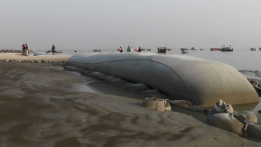 কুয়াকাটা সৈকত রক্ষায় জিওটিউবের বাঁধ