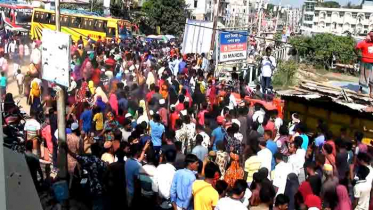 কুয়াকাটায় অবৈধ স্থাপনা উচ্ছেদের প্রতিবাদে সড়ক অবরোধ 