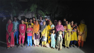 ফুলবাড়ী সীমান্তে ২৪ বাংলাদেশিকে বিজিবি`র নিকট হস্তান্তর