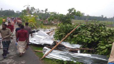 ফুলবাড়ীতে ঝড়ে শিশুসহ আহত ৩, ব্যাপক ক্ষয়ক্ষতি