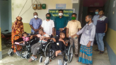 কুড়িগ্রামে হুইল চেয়ার পেলেন তিন ভাই