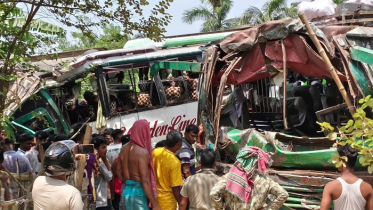 কুষ্টিয়ায় দুই বাসের মুখোমুখি সংঘর্ষে নিহত ১, আহত অর্ধশতাধিক কুষ্টিয়ায় দুই বাসের মুখোমুখি সংঘর্ষে নিহত ১, আহত অর্ধশতাধিক