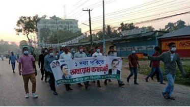 টায়ার জ্বালিয়ে লক্ষ্মীপুরে সড়ক অবরোধ, ঝটিকা মিছিল