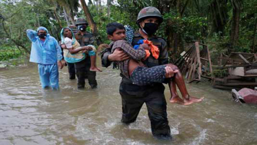 ভারতে ঘূর্ণিঝড়ে নিহত ৫, হাজার হাজার গৃহহীন