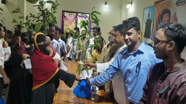 বঙ্গমাতার জন্মদিনে গাছের চারা ও নগদ টাকা উপহার পেল একশ’ শিশু