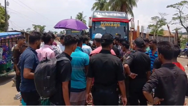 লক্ষ্মীপুরে যাত্রীদের কাছ থেকে নেয়া অতিরিক্ত ভাড়া ফেরত