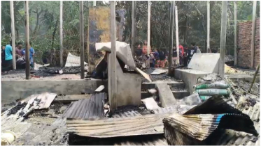 বিএনপি নেতার ঘরে তালা লাগিয়ে অগ্নিসংযোগ, ঘুমন্ত শিশু নিহত দগ্ধ ৩