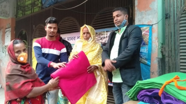 শীতার্তদের মাঝে কম্বল ও মাস্ক বিতরণ 