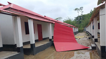 সামান্য বাতাসেই লণ্ডভণ্ড নবনির্মিত আশ্রয়ণ প্রকল্পের ঘর