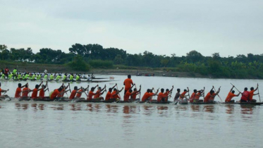 গড়াই নদীতে শেখ রাসেল নৌকা বাইচ অনুষ্ঠিত