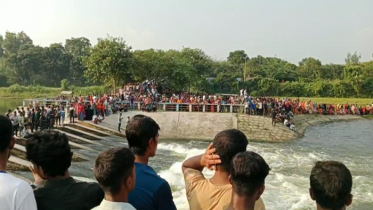 গোসল করতে নেমে নিখোঁজ দুই শিক্ষার্থীর মরদেহ উদ্ধার