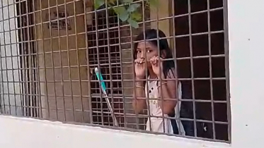 স্কুল ছুটির পর বাথরুমে আটকে পড়া শিশুকে দেড় ঘণ্টা পর উদ্ধার স্কুল ছুটির পর বাথরুমে আটকে পড়া শিশুকে দেড় ঘণ্টা পর উদ্ধার