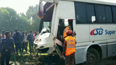 গাংনীতে বাসের ধাক্কায় ভ্যানচালকের মৃত্যু