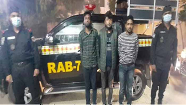 মিরসরাইয়ে ফেন্সিডিলসহ ৩ মাদক ব্যবসায়ী আটক