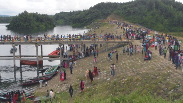 মহামায়ায় ঢল নেমেছে পর্যটকের