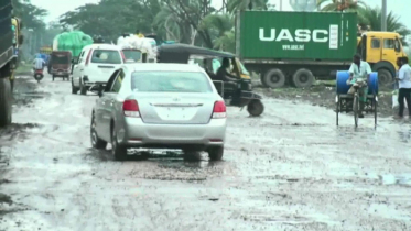 মোংলা-খুলনা মহাসড়কে ভোগান্তির শেষ নেই