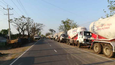 মোংলা বন্দরে পৌর ট্রাক টার্মিনাল বন্ধ,সড়কে ট্রাকের জট