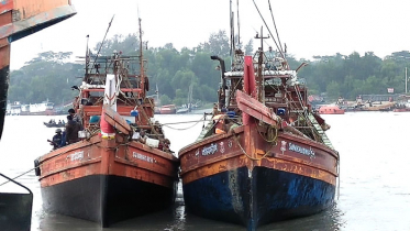 সাগরে মাছ শিকারের দায়ে ২৮ ভারতীয় জেলে আটক